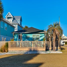 Blue Sails - Front of Home